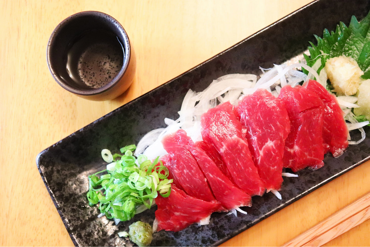 お酒との相性抜群!飲み会にもぴったりの絶品馬刺し – 馬刺しの匠